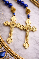 Terço de São Bento Safira – Elegância, Proteção e Devoção